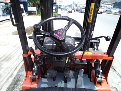 ขายรถยกนิสสัน 1.5 ตัน (รุ่นใหม่-มีหลังคา)  เครื่องเบนซิน เกียร์ออโต้  กระบอกคู่   เสาสูง 3 เมตร ยางตันใหม่ พวงมาลัยเพาเว่อร์  สีเดิมจากนอก นำเข้าจากญี่ปุ่น ใช้งานได้ทันที ราคา170000