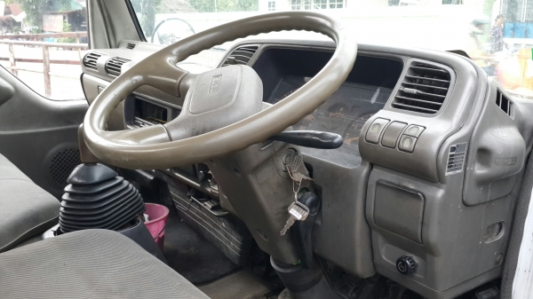 ขาย6ล้ออีซูซุ NKR 130แรง ยาว 4.20เมตร พวงมาลัยพาวเวอร์ กระจกไฟฟ้า สภาพดีพร้อมใช้ รถออกห้างแท้ๆ เครื่องเปลี่ยนใหม่ แต่ตรงรุ่นเดิม