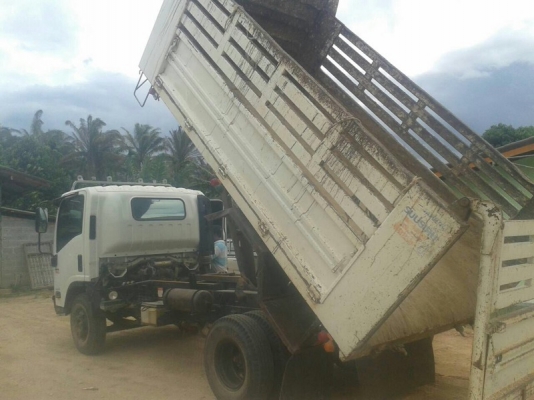 รถอีซูซุ 6 ล้อดั้ม NPR  150 แรงม้า. ปี 51  สนใจติดต่อ 081 - 6079515