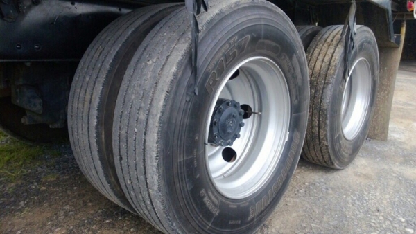 รถฮีโน่ 10 ล้อดั้ม 380 แรงม้า. ปี 53  ( ขายแม่ , ลูก )   สนใจติดต่อ 081 - 6079515