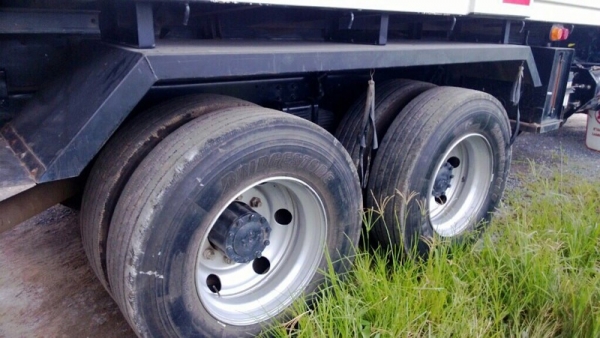 รถฮีโน่ 10 ล้อดั้ม 380 แรงม้า. ปี 53  ( ขายแม่ , ลูก )   สนใจติดต่อ 081 - 6079515