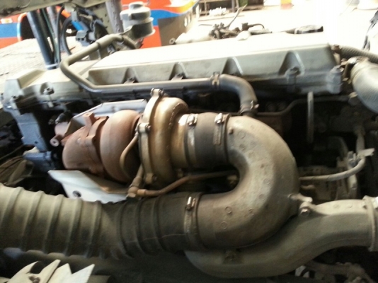 รถฮีโน่ 10 ล้อ หัวลาก  260 แรงม้า. ปี 49  ( ขายเฉพาะหัว )  สนใจติดต่อ 081 - 6079515