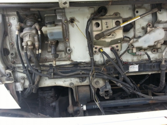 รถฮีโน่ 10 ล้อ หัวลาก  260 แรงม้า. ปี 49  ( ขายเฉพาะหัว )  สนใจติดต่อ 081 - 6079515