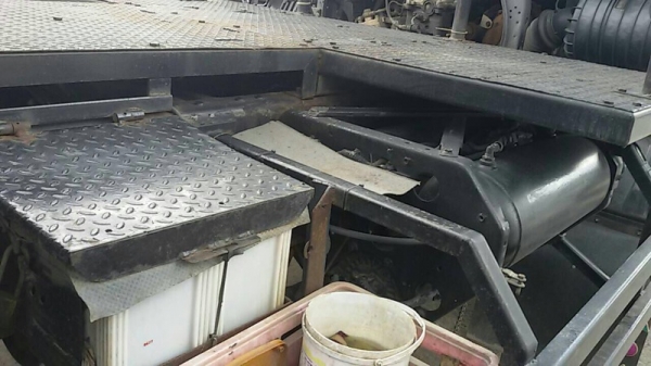 รถฮีโน่ 10 ล้อ หัวลาก  260 แรงม้า. ปี 49  ( ขายเฉพาะหัว )  สนใจติดต่อ 081 - 6079515