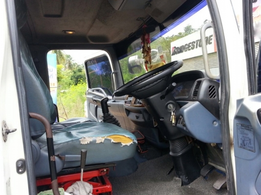 รถฮีโน่ 10 ล้อ หัวลาก  260 แรงม้า. ปี 49  ( ขายเฉพาะหัว )  สนใจติดต่อ 081 - 6079515