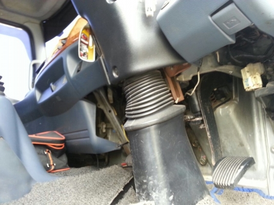 รถฮีโน่ 10 ล้อ หัวลาก  260 แรงม้า. ปี 49  ( ขายเฉพาะหัว )  สนใจติดต่อ 081 - 6079515