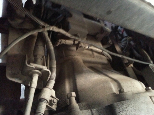 รถฮีโน่ 10 ล้อ หัวลาก  260 แรงม้า. ปี 49  ( ขายเฉพาะหัว )  สนใจติดต่อ 081 - 6079515