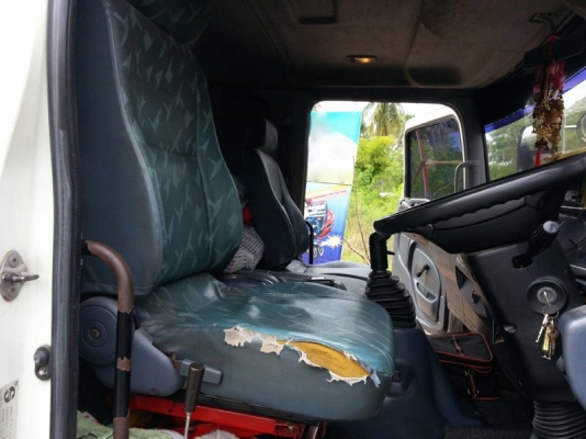 รถฮีโน่ 10 ล้อ หัวลาก  260 แรงม้า. ปี 49  ( ขายเฉพาะหัว )  สนใจติดต่อ 081 - 6079515