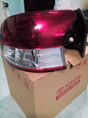 ขายไฟท้ายเดิม Toyota Vios ปี 2009 1 คู่ สภาพเหมือนใหม่ไม่มีรอย