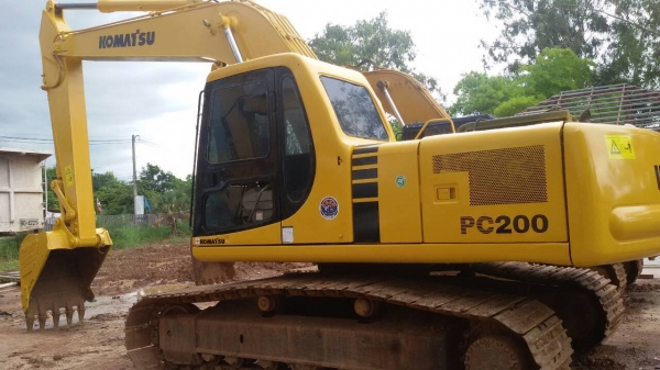 KOMATSU  PC200-6 วางเครื่องใหม่ อีซูซุ6BG1 ซีเรียล94000 เล่มพร้อม แอร์เย็น ไฟฟ้าตัดนะครับพี่น้อง