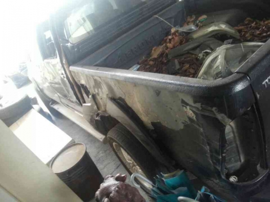 ซากอุบัติเหตูวีโก้ สี่ประตู พรีรันเนอร์ สีดำ รถปี 2010 ทะเบียนพร้อม ลงราคาผิดครับ ขายที่ 99000