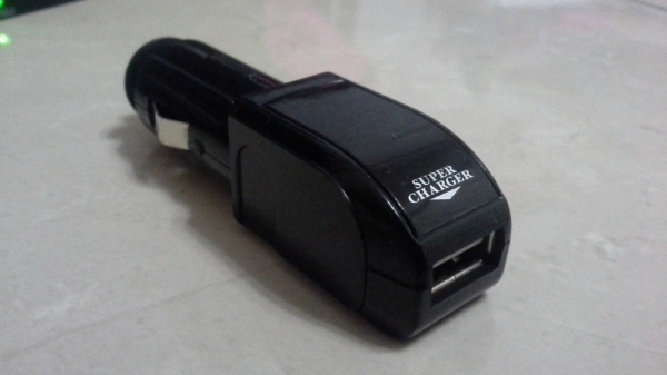 ตัวชาร์จมือถือช่อง USB และกล่องพ่วงที่จุดบุหรี่ 1 ออก 3 มือสองญี่ปุ่น ตัวชาร์จมือถือช่อง USB และกล่องพ่วงที่จุดบุหรี่ 1 ออก 3 มือสองญี่ปุ่น