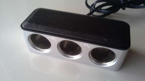 ตัวชาร์จมือถือช่อง USB และกล่องพ่วงที่จุดบุหรี่ 1 ออก 3 มือสองญี่ปุ่น ตัวชาร์จมือถือช่อง USB และกล่องพ่วงที่จุดบุหรี่ 1 ออก 3 มือสองญี่ปุ่น