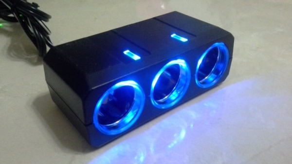 ตัวชาร์จมือถือช่อง USB และกล่องพ่วงที่จุดบุหรี่ 1 ออก 3 มือสองญี่ปุ่น ตัวชาร์จมือถือช่อง USB และกล่องพ่วงที่จุดบุหรี่ 1 ออก 3 มือสองญี่ปุ่น