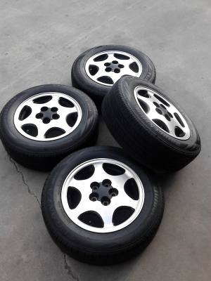 แม๊ก TOYOTA  รถเก๋ง 5 รู  พร้อมยาง BRIDGESTONE  185/65R14  ชุด 4 ล้อ TEL.081-427-3941