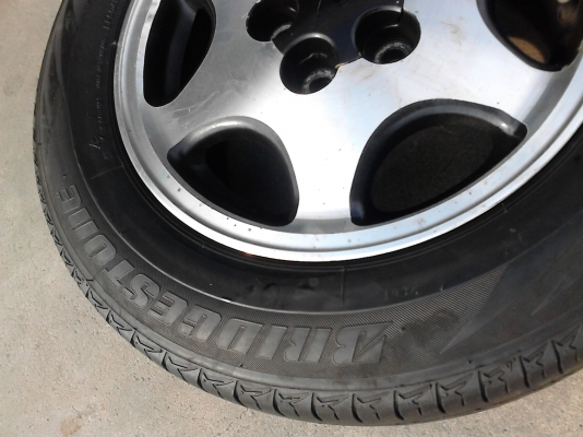 แม๊ก TOYOTA  รถเก๋ง 5 รู  พร้อมยาง BRIDGESTONE  185/65R14  ชุด 4 ล้อ TEL.081-427-3941