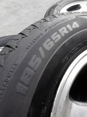 แม๊ก TOYOTA  รถเก๋ง 5 รู  พร้อมยาง BRIDGESTONE  185/65R14  ชุด 4 ล้อ TEL.081-427-3941