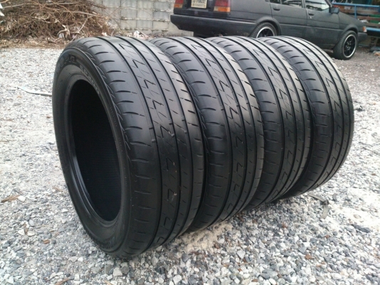 ขายยางบริสโตน Ecopia EP200  205/55R16 ยางสัปดาห์ที่29ปี13 ดอกยางสดนิ่มลึกเท่ากันไม่แตกลายไม่ร้าวไม่มีปะไม่กินข้างดอกเต็ม(สภาพยาง95\%) จำนวน 1 ชุด