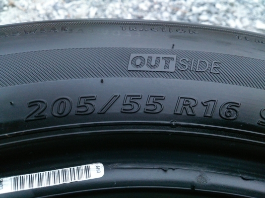 ขายยางบริสโตน Ecopia EP200  205/55R16 ยางสัปดาห์ที่29ปี13 ดอกยางสดนิ่มลึกเท่ากันไม่แตกลายไม่ร้าวไม่มีปะไม่กินข้างดอกเต็ม(สภาพยาง95\%) จำนวน 1 ชุด