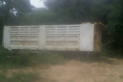 ***ขายแล้วครับขอบคุณ Truck2hand ขายกระบะดั้ม KAC พร้อมอุปกรณ์ชุดดั้ม ครบชุด ยกลงจาก MITSU MA สภาพดี พื้นดีข้างดีไม่ผุ ทำเป็น 6.0ม.แล้ว พร้อมใช้งาน ราคาต่อรองได้นิดหน่อยเด้อ พี่น้องครับ