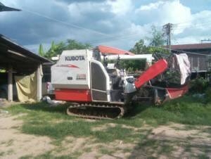 ***ขายแล้วครับขอบคุณ Truck2hand<<ถูกๆจัดให้ ร่วมสู้ด้วยกัน พี่น้องครับ !!>>ขายรถเกี่ยวข้าวแบบอุ้ม ราคาเบาๆ KUBOTA DC-95GM 3,xxx ชม. เครื่องเดิมปั้มเดิม เครื่องดีเซลKUBOTA 95แรง เครื่องดี แรงดี ปั้มดี แรง ทำงานดี คล่องตัว ช่วงล่าง70\% บอดี้เดิม ***ขายแล้วครับขอบคุณ Truck2hand<<ถูกๆจัดให้ ร่วมสู้ด้วยกัน พี่น้องครับ !!>>ขายรถเกี่ยวข้าวแบบอุ้ม ราคาเบาๆ KUBOTA DC-95GM 3,xxx ชม. เครื่องเดิมปั้มเดิม เครื่องดีเซลKUBOTA 95แรง เครื่องดี แรงดี ปั้มดี แรง ทำงานดี คล่องตัว ช่วงล่าง70\% บอดี้เดิม