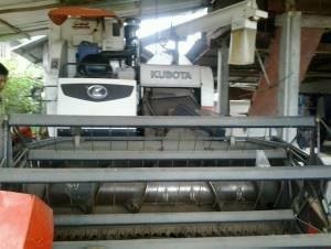 ***ขายแล้วครับขอบคุณ Truck2hand <<ถูกๆจัดให้ ร่วมสู้ด้วยกัน พี่น้องครับ !!>>ขายรถเกี่ยวข้าวแบบอุ้ม สวยๆ KUBOTA DC-95GM ปี54 1,3xx ชม. เครื่องเดิมปั้มเดิม เครื่องดีเซลKUBOTA 95แรง แน่นๆ แห้งๆ ปั้มดีแรงดี ทำงานดี เร็ว คล่องตัว ช่วงล่าง80-90\% บอด