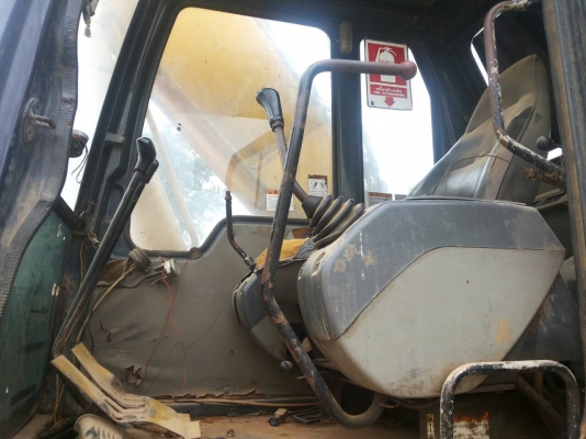 ขายรถแม็คโคร KOMATSU รุ่น PC220-6 สภาพสวย พร้อมใช้งาน