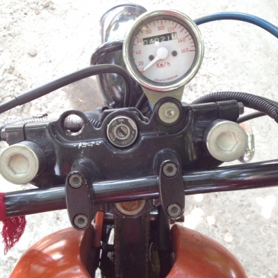 Suzuki วอร์ตี้ 250CC สีดำ-ส้ม สภาพดี ยางใหม่มากๆ เครื่องยนต์ติดง่าย มีเอกสารอินวอย สนใจดูรถได้ที่นครชัยศรี นครปฐม