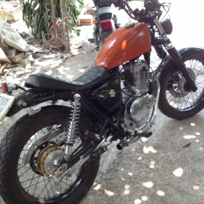 Suzuki วอร์ตี้ 250CC สีดำ-ส้ม สภาพดี ยางใหม่มากๆ เครื่องยนต์ติดง่าย มีเอกสารอินวอย สนใจดูรถได้ที่นครชัยศรี นครปฐม