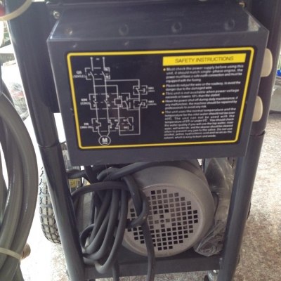 เครื่องฉีดน้ำแรงดันสูง ขนาด 180 บาร์ ใช้สำหรับฉีดล้างคราบสกปรกต่างๆ เพื่อการทำความสะอาดอย่างเต็มประสิทธิภาพทำให้งานล้างเป็นเรื่องง่ายสำหรับผู้ใช้ เครื่องฉีดน้ำแรงดันสูง ขนาด 180 บาร์ ใช้สำหรับฉีดล้างคราบสกปรกต่างๆ เพื่อการทำความสะอาดอย่างเต็มประสิทธิภาพทำให้งานล้างเป็นเรื่องง่ายสำหรับผู้ใช้