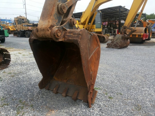 ขายรถแม็คโคร KOMATSU รุ่น PC220-6 สภาพสวย พร้อมใช้งาน (ขายตามสภาพ)  ลดราคาด่วน 750,000.-