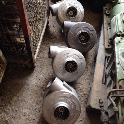 ขายโบวเวอร์ดูดอากาศแบบลมแรง Clampco made in USA โครงสร้างอลูมิเนียม สภาพดี(ต้องเปลี่ยนลูกปืน) มี 4 ตัวครับ