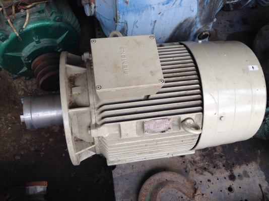 ขายมอเตอร์ Siemens 25 HP. 1450 RPM. 380 V สภาพสวย วิ่งนิ่ม ใช้ได้ทั้งหน้าแปลนและขาตั้ง พร้อมใช้งาน