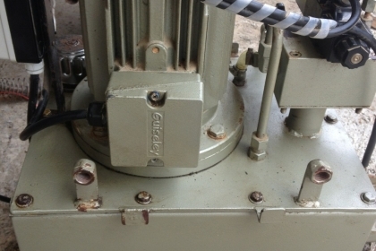 เครื่องดึงลวดสลิง