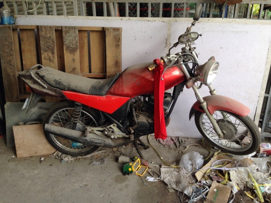 ขายมอเตอร์ไซค์ Yamaha RXZ สภาพดี ฟิตเครื่อง ทำสีใหม่ไว้ แล้วไม่ได้ใช้ ทะเบียนโอนได้ เพิ่งขาดไม่กี่วัน