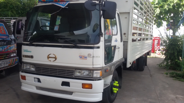 ขายรถ6ล้อ195แรง เครื่องดี คัชชีสวย กะบะบรรทุก สภาพพร้อมใช้งาน ยาว6เมตร รุ่นสิ