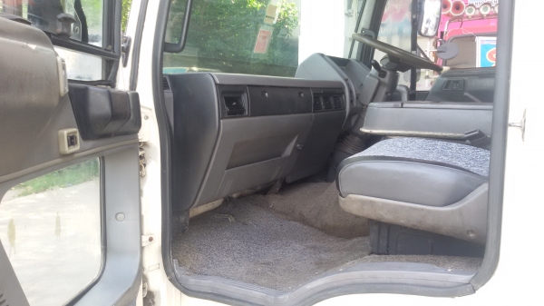 ขายรถ6ล้อ195แรง เครื่องดี คัชชีสวย กะบะบรรทุก สภาพพร้อมใช้งาน ยาว6เมตร รุ่นสิ