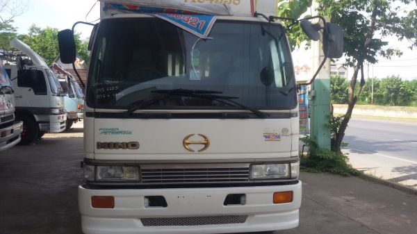 ขายรถ6ล้อ195แรง เครื่องดี คัชชีสวย กะบะบรรทุก สภาพพร้อมใช้งาน ยาว6เมตร รุ่นสิ