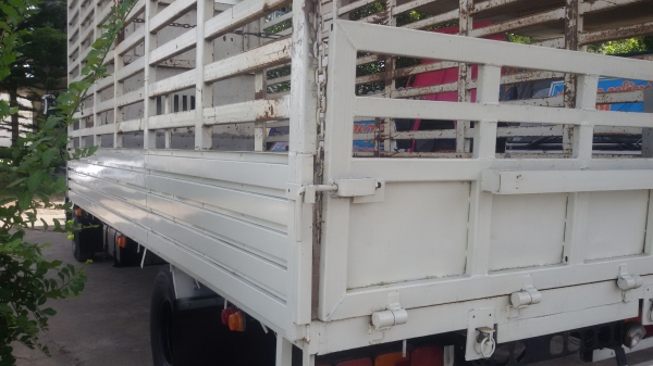 ขายรถ6ล้อ195แรง เครื่องดี คัชชีสวย กะบะบรรทุก สภาพพร้อมใช้งาน ยาว6เมตร รุ่นสิ