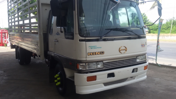 ขายรถ6ล้อ195แรง เครื่องดี คัชชีสวย กะบะบรรทุก สภาพพร้อมใช้งาน ยาว6เมตร รุ่นสิ