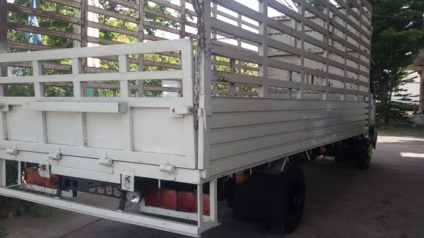 ขายรถ6ล้อ195แรง เครื่องดี คัชชีสวย กะบะบรรทุก สภาพพร้อมใช้งาน ยาว6เมตร รุ่นสิ