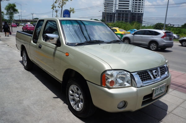 NISSAN FRONTIER CAB ปี 2003 ตัว top กระจกไฟฟ้า ล้อ MAX เบาะหนังสภาพดี เครื่องแน่นๆวิ่งดีมาก ช่วงล่างดี แอร์เย็นๆ ภายในลายไม้สภาพสวย สีสวย รถพร้อมใช้งาน จัดไฟแนนได้ การันตีรถสวย
