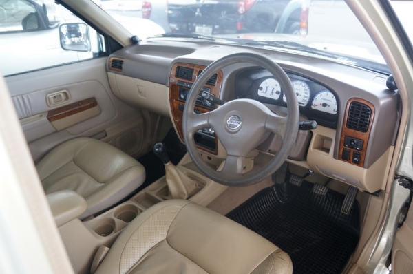 NISSAN FRONTIER CAB ปี 2003 ตัว top กระจกไฟฟ้า ล้อ MAX เบาะหนังสภาพดี เครื่องแน่นๆวิ่งดีมาก ช่วงล่างดี แอร์เย็นๆ ภายในลายไม้สภาพสวย สีสวย รถพร้อมใช้งาน จัดไฟแนนได้ การันตีรถสวย
