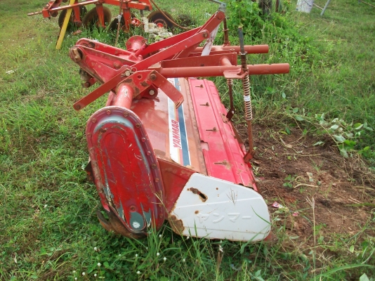 ขายรถไถเล็ก15แรงม้า3สูบใช่ดีจริงๆพร้อมโรตารี้1.20เมตรและกระบะหลังตามรูปครับ