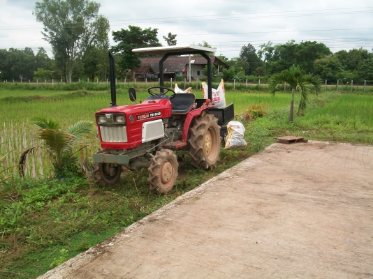 ขายรถไถเล็ก15แรงม้า3สูบใช่ดีจริงๆพร้อมโรตารี้1.20เมตรและกระบะหลังตามรูปครับ