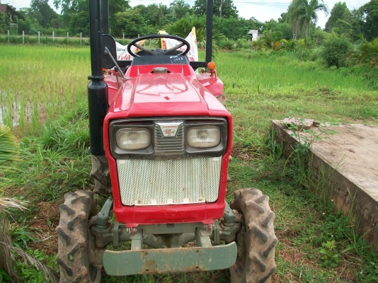 ขายรถไถเล็ก15แรงม้า3สูบใช่ดีจริงๆพร้อมโรตารี้1.20เมตรและกระบะหลังตามรูปครับ