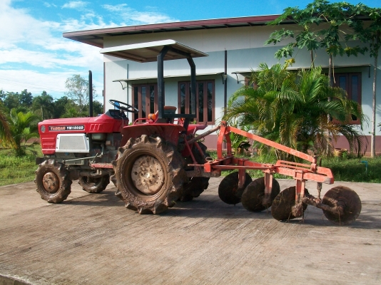 ขายรถไถเล็ก15แรงม้า3สูบใช่ดีจริงๆพร้อมโรตารี้1.20เมตรและกระบะหลังตามรูปครับ