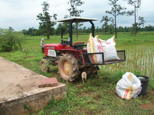 ขายรถไถเล็ก15แรงม้า3สูบใช่ดีจริงๆพร้อมโรตารี้1.20เมตรและกระบะหลังตามรูปครับ