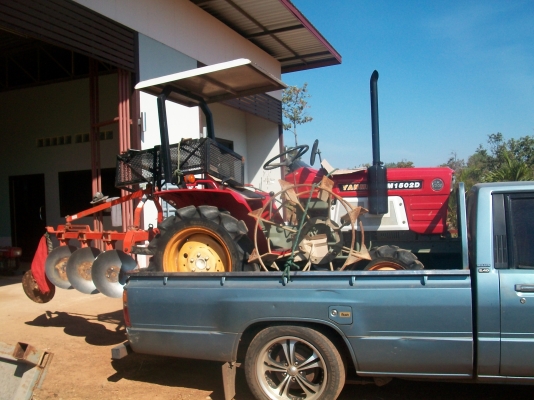 ขายรถไถเล็ก15แรงม้า3สูบใช่ดีจริงๆพร้อมโรตารี้1.20เมตรและกระบะหลังตามรูปครับ