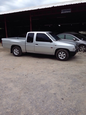 นิสสันเเคป เครื่อง2700 เพาวเวอร์. สภาพเดิมๆพร้อมใช้ยางใหม่ 4 เส้น  ปี 41